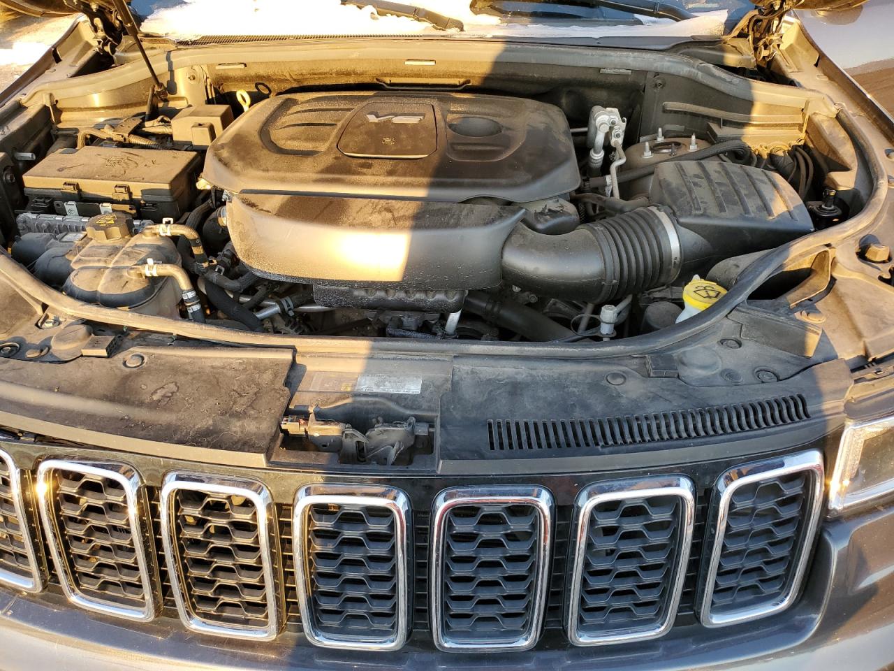2017 Jeep Grand Cherokee - Image 12