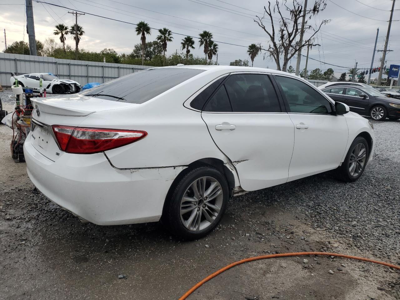 VIN 4T1BF1FK5HU758650 2017 TOYOTA CAMRY no.3