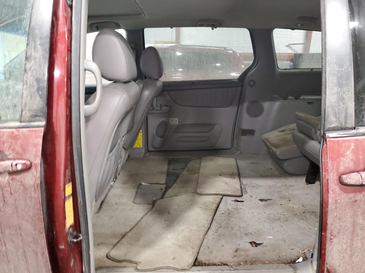 2009 Toyota Sienna - Image 11