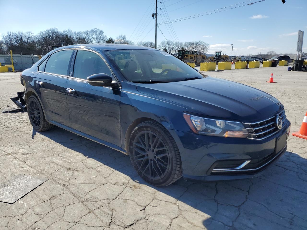2019 Volkswagen Passat - Image 4