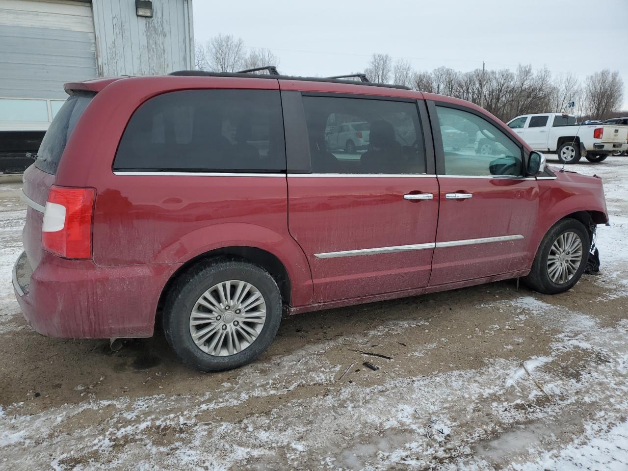 2015 Chrysler Town & Country - Image 3