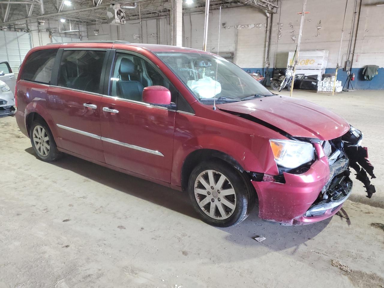 2015 Chrysler Town & Country - Image 4