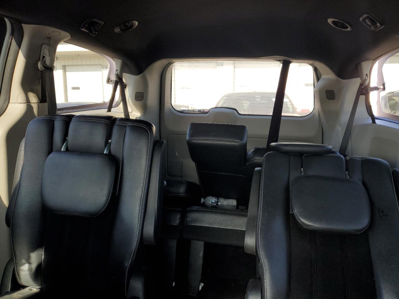 2017 Dodge Caravan - Image 10