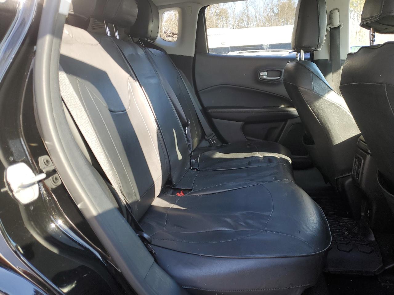 2018 Jeep Compass - Image 11