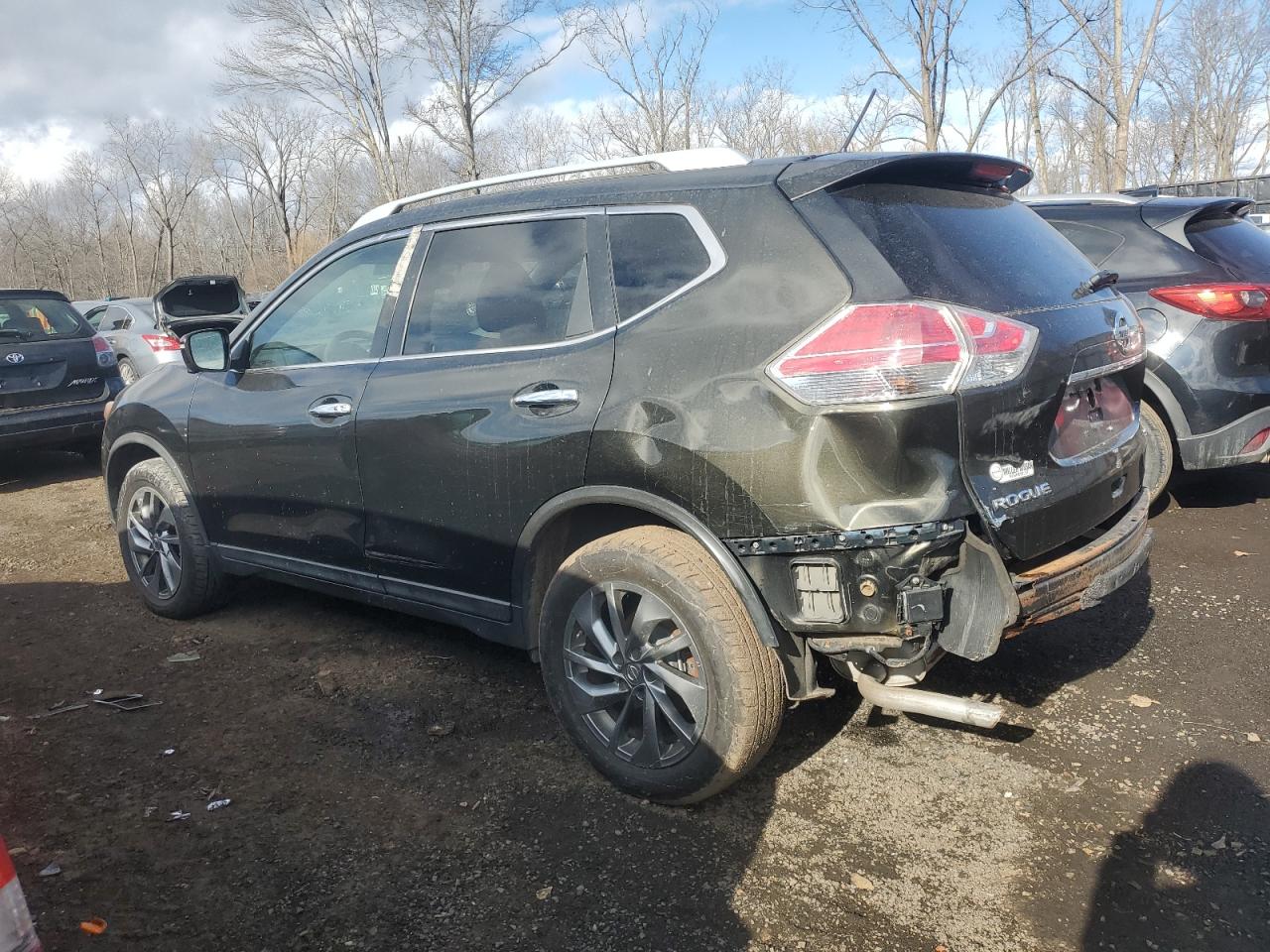 2016 Nissan Rogue - Image 2