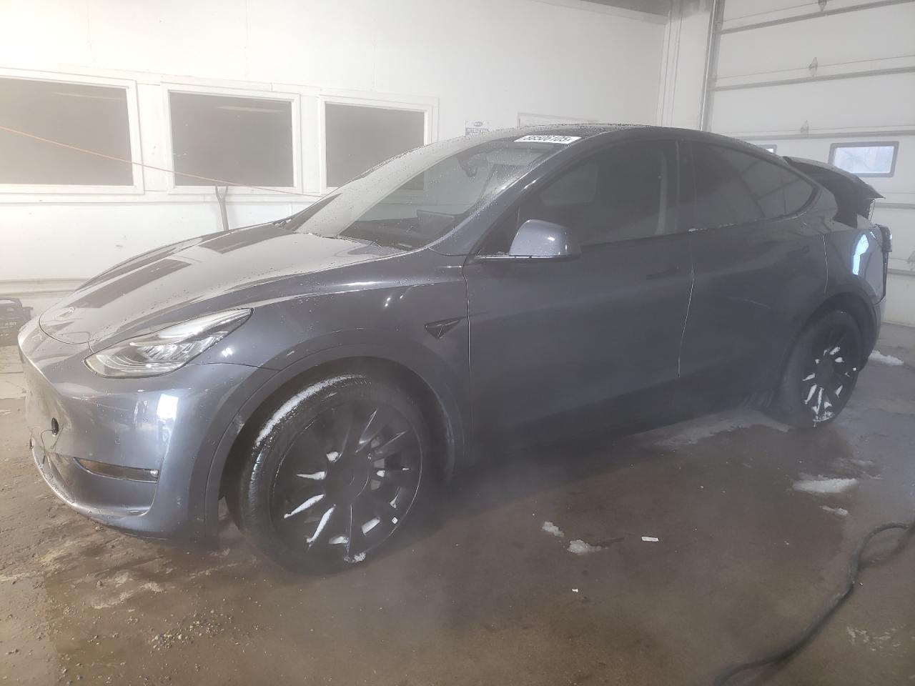 VIN 7SAYGDEE1NF441500 2022 TESLA MODEL Y no.1