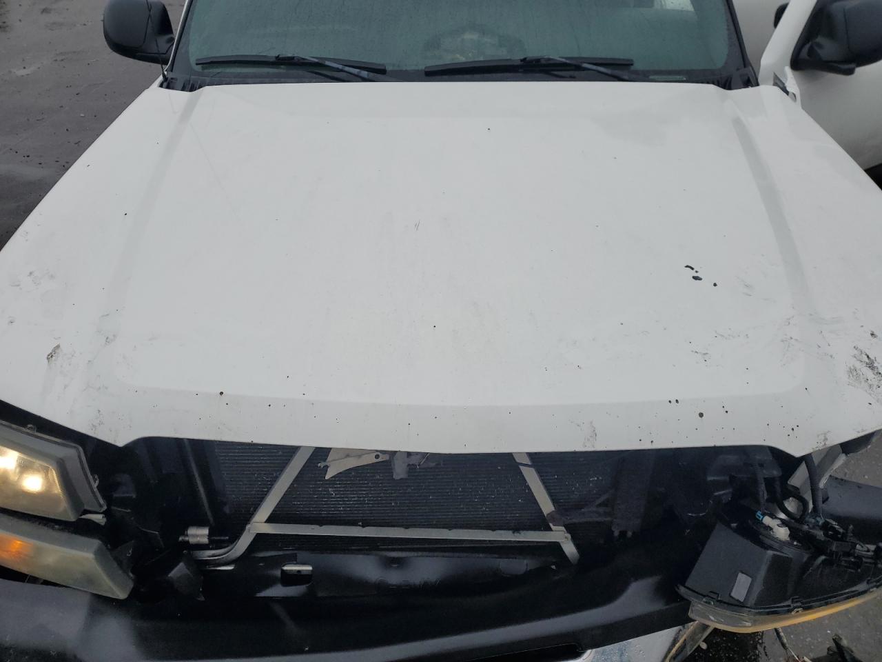 2004 Chevrolet Avalanche - Image 12