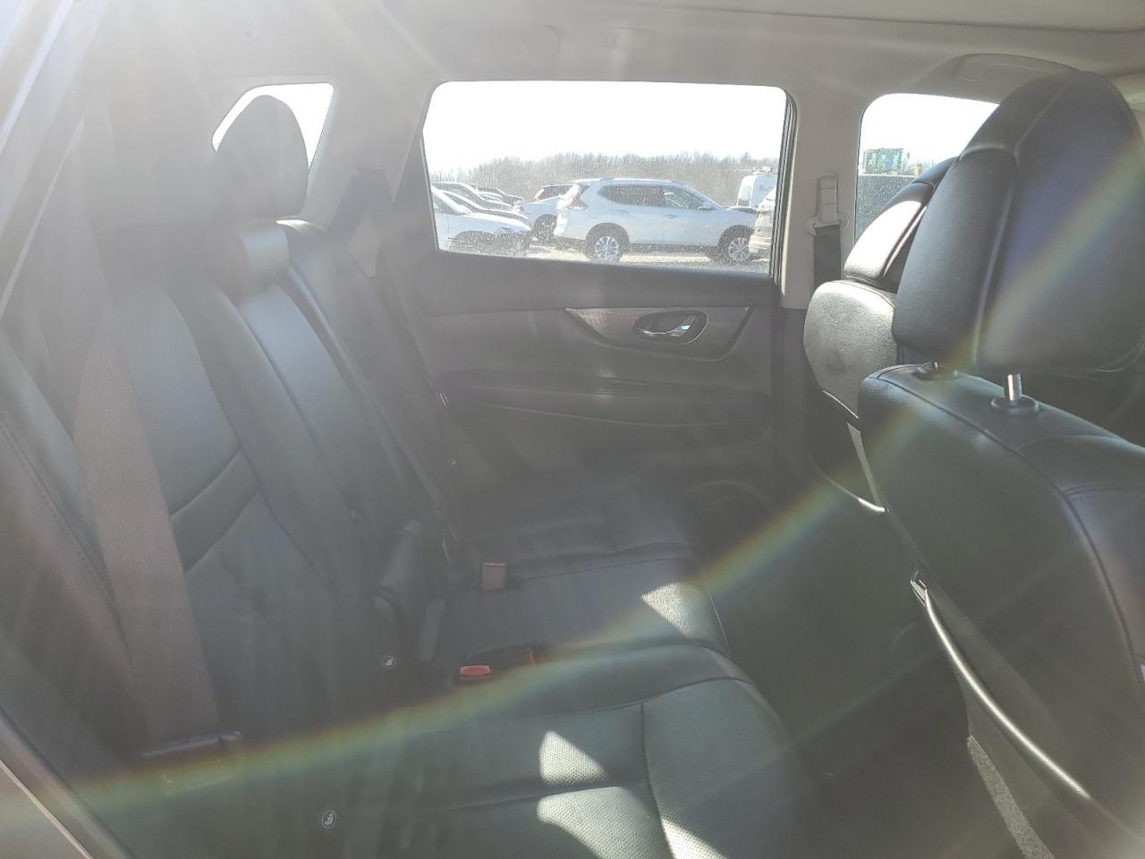 2016 Nissan Rogue - Image 11