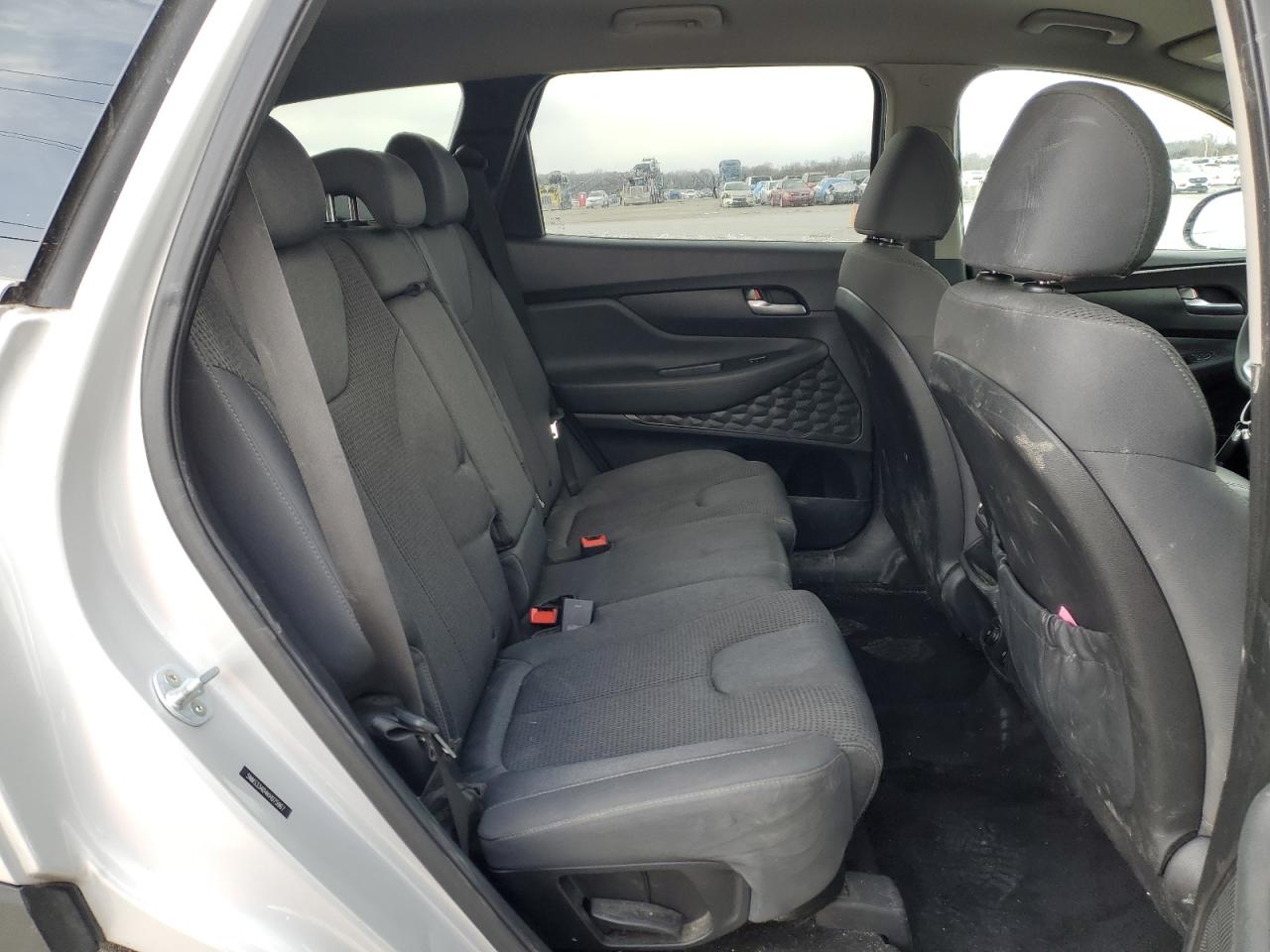 2019 Hyundai Santa Fe - Image 12