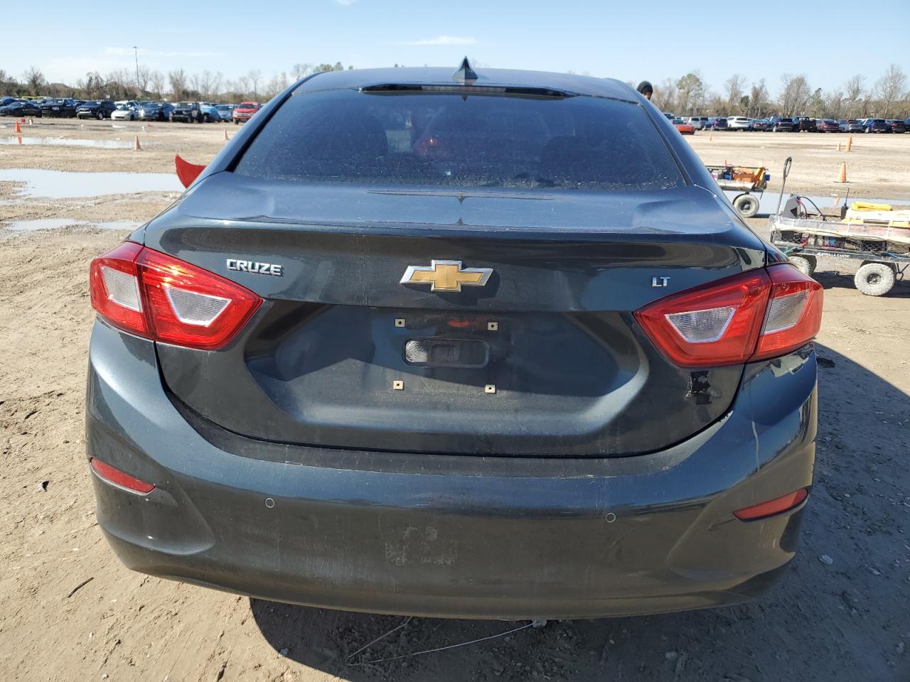 2018 Chevrolet Cruze - Image 6