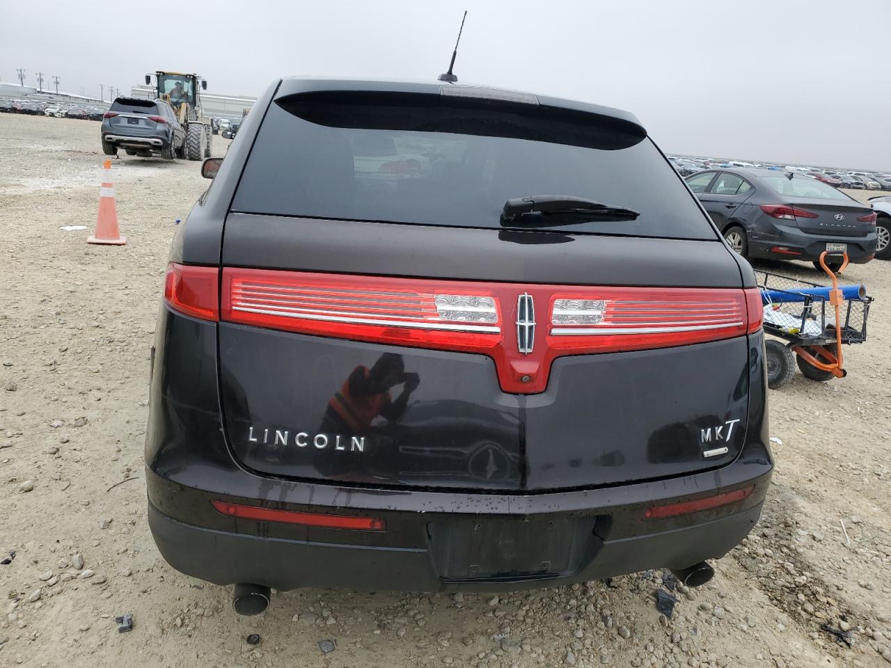 2014 Lincoln MKT - Image 6