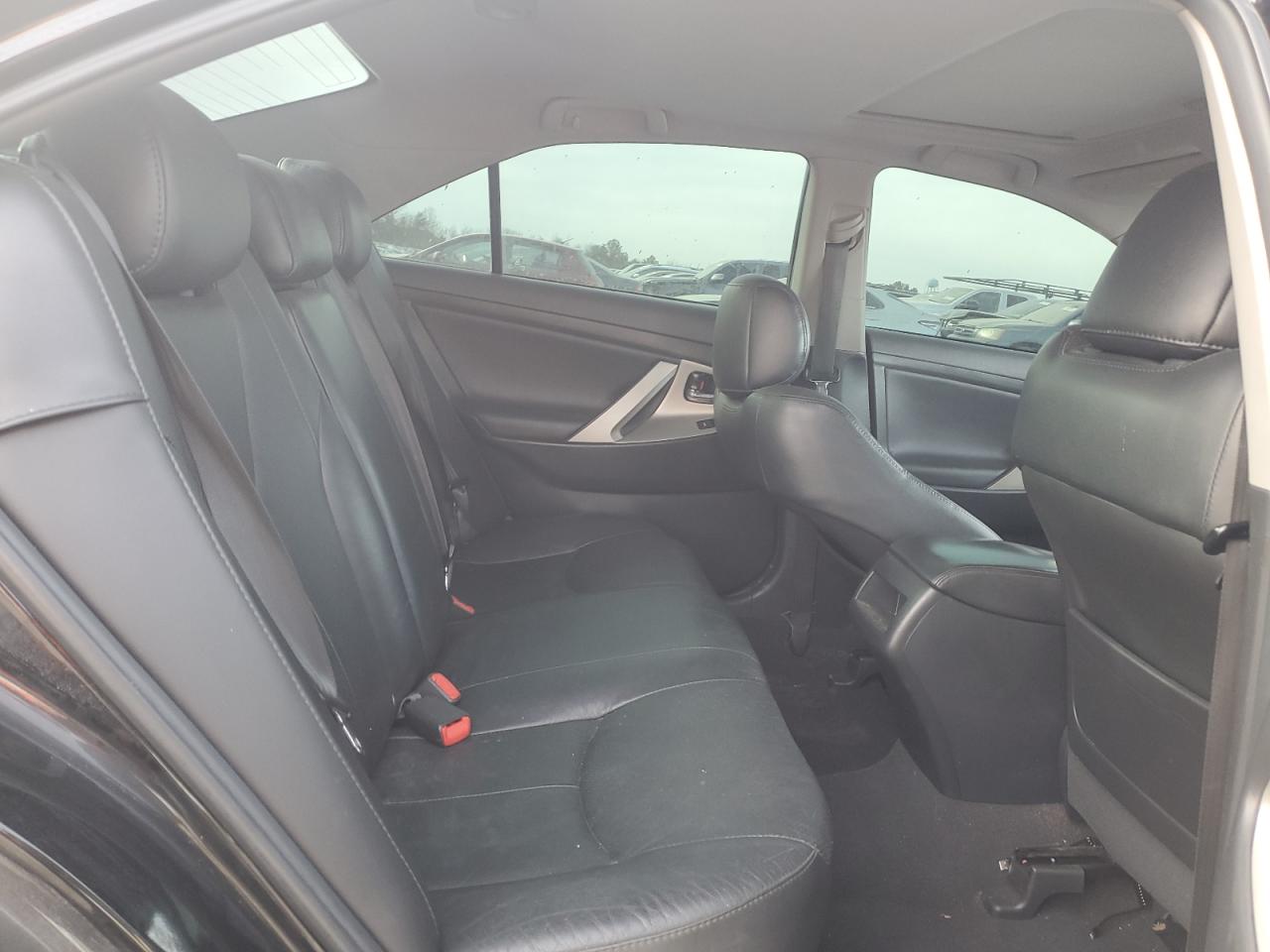 2011 Toyota Camry - Image 10