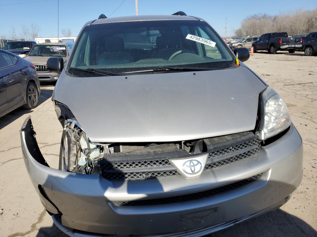 2005 Toyota Sienna - Image 5