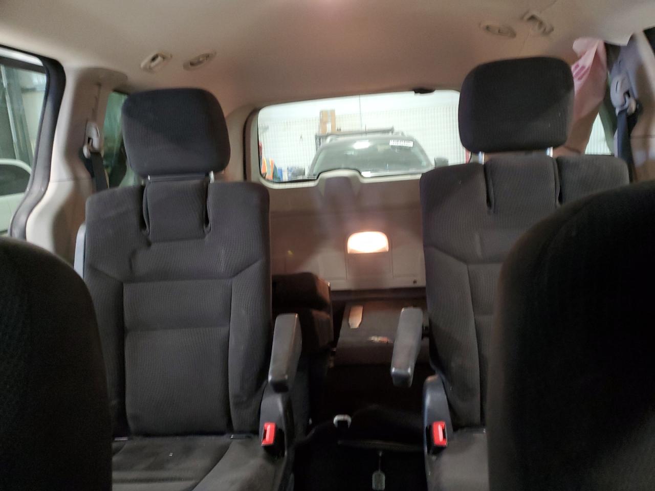 2016 Dodge Caravan - Image 10