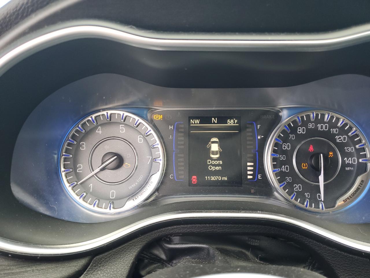 2015 Chrysler 200 - Image 9