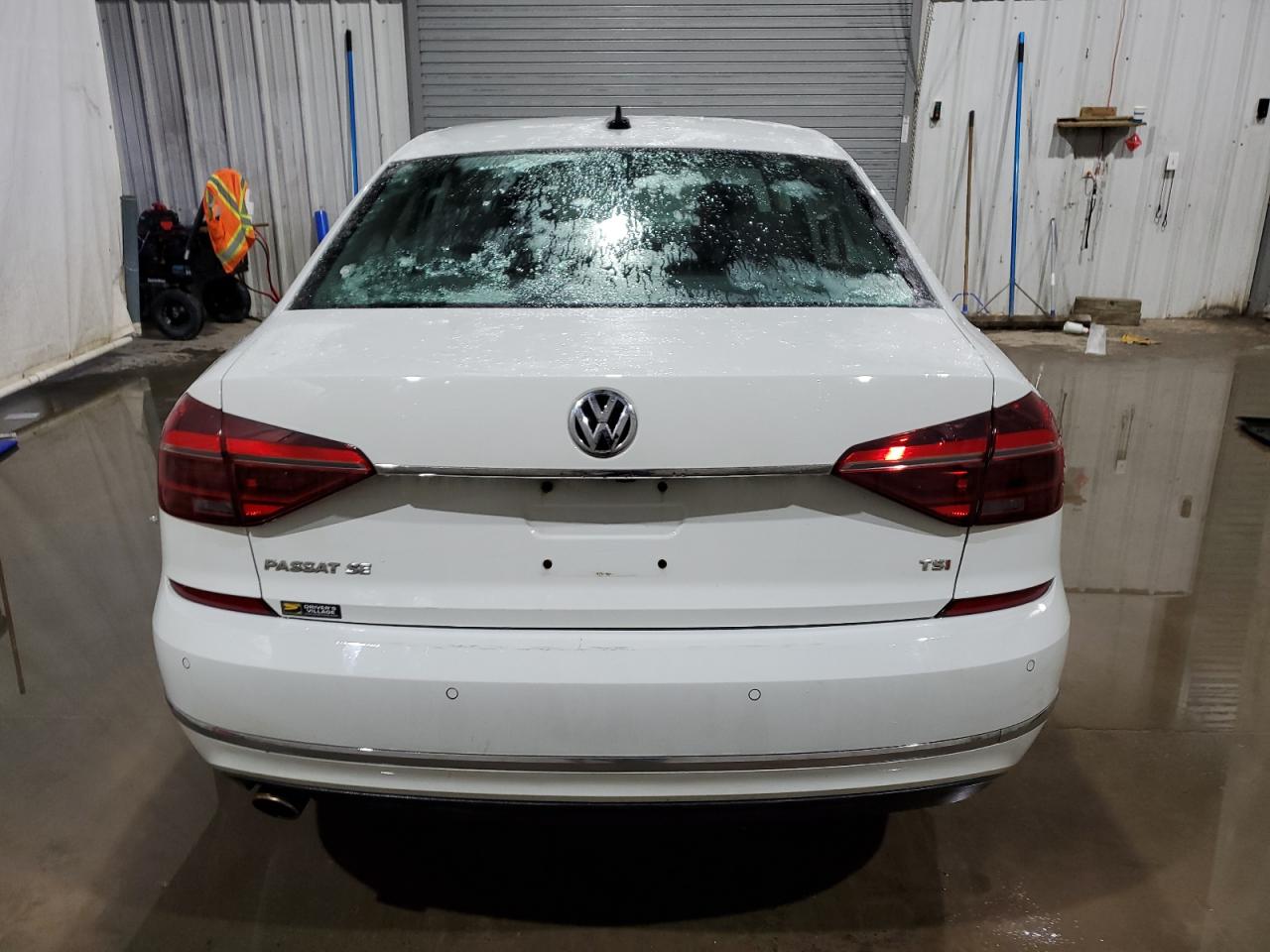2017 Volkswagen Passat - Image 6