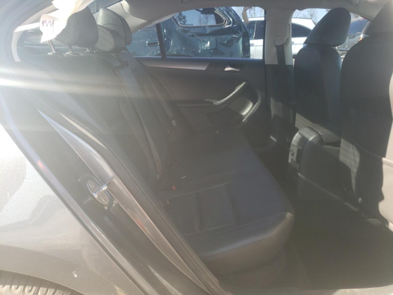 2015 Volkswagen Jetta - Image 11