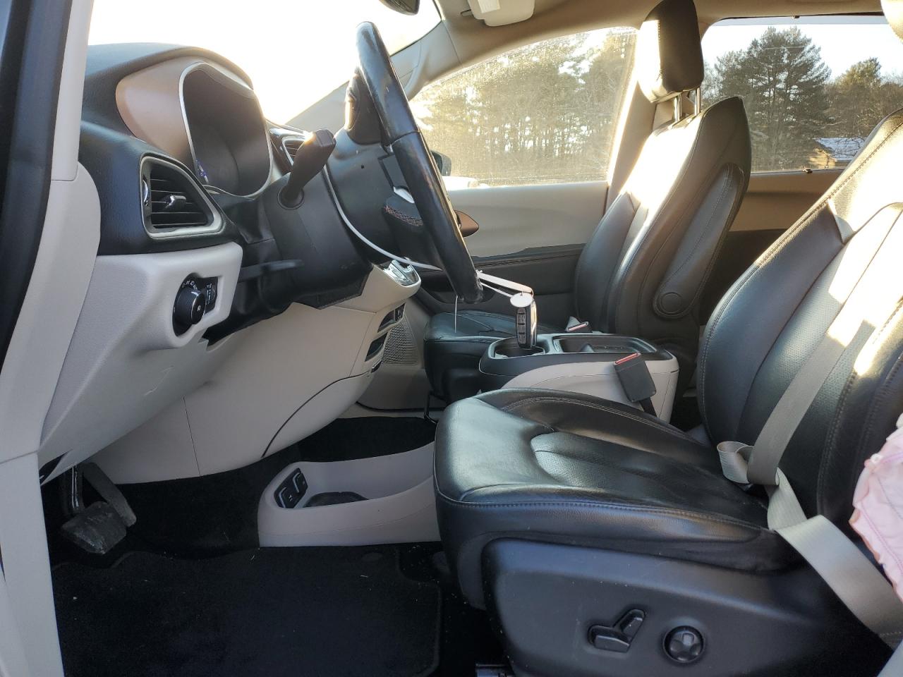 2019 Chrysler Pacifica - Image 7