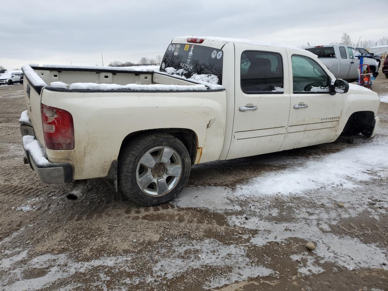 2009 Chevrolet Silverado - Image 3