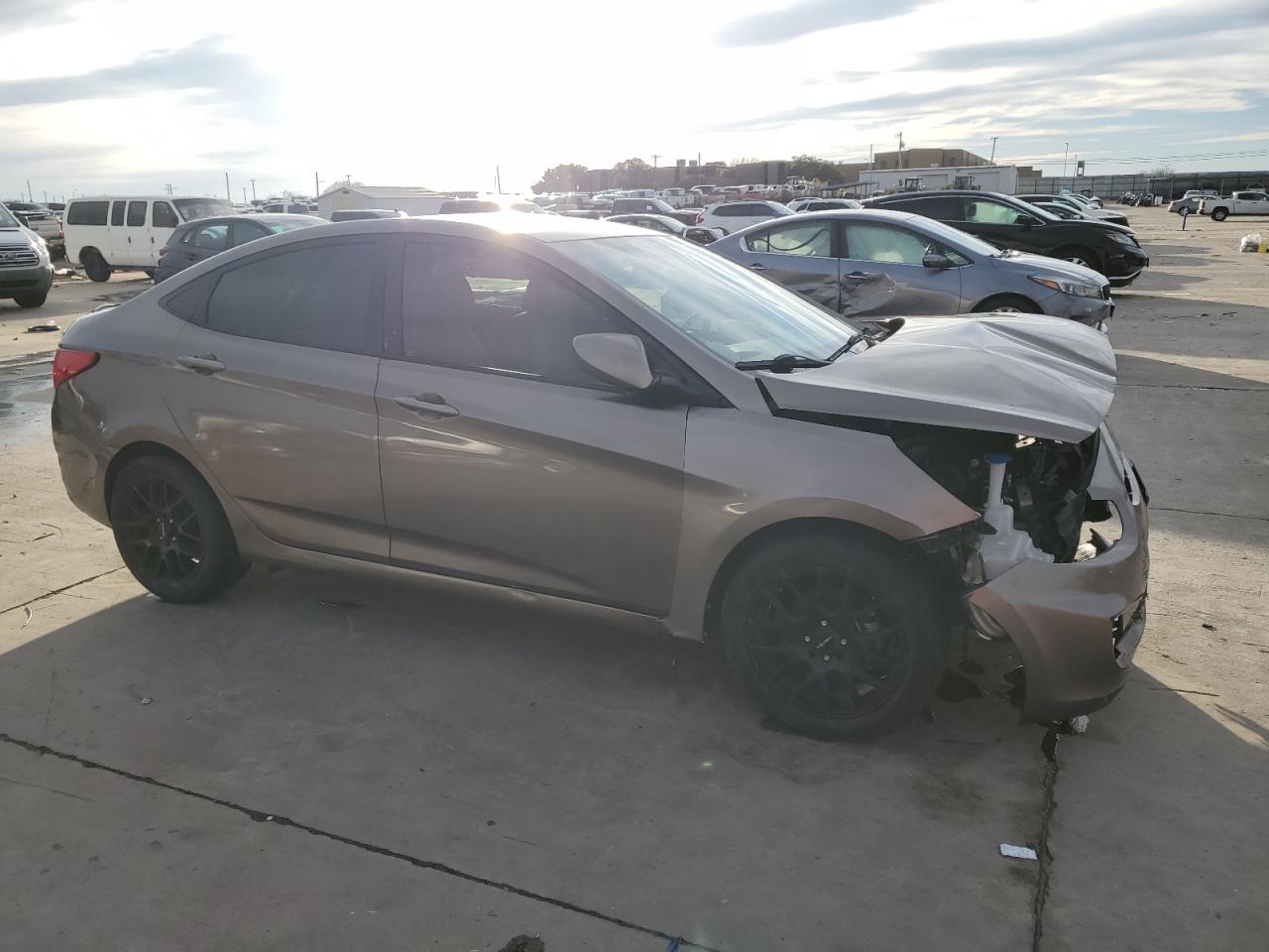 2013 Hyundai Accent - Image 4