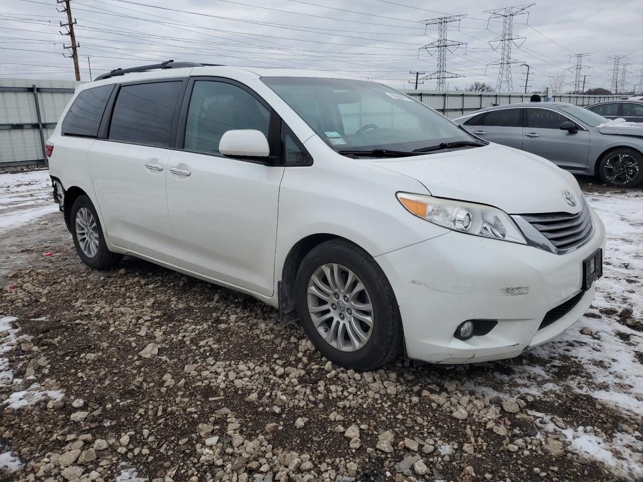 2015 Toyota Sienna - Image 4