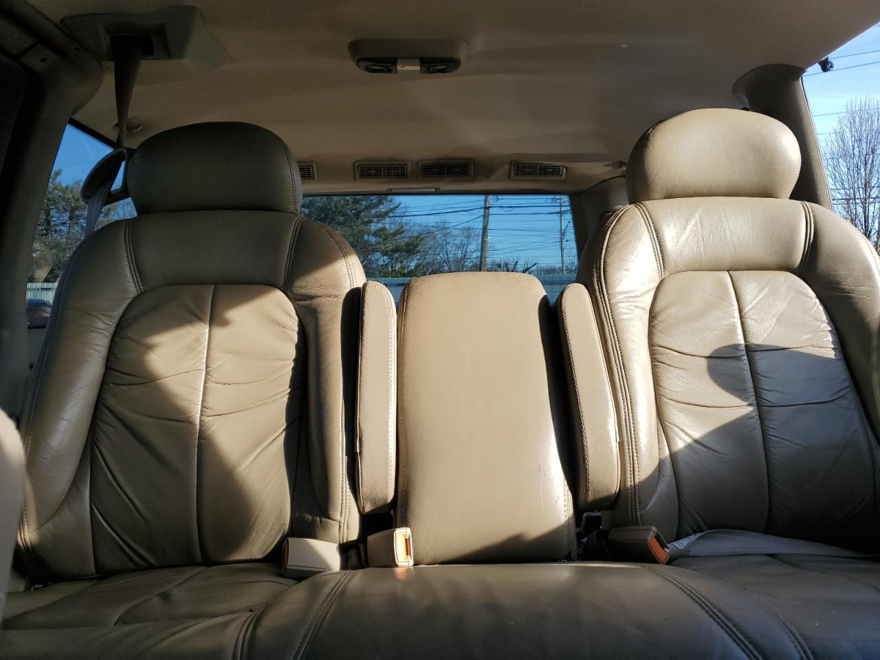 2002 Chevrolet Astro - Image 10