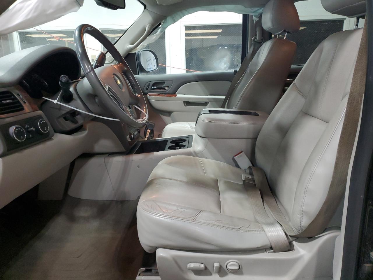 2014 Chevrolet Suburban - Image 7