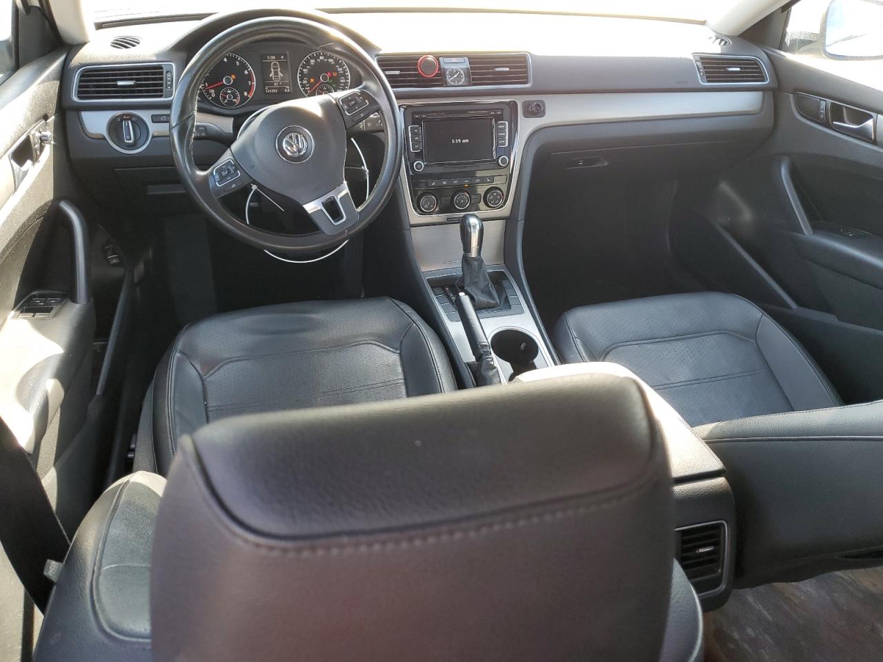 2014 Volkswagen Passat - Image 8