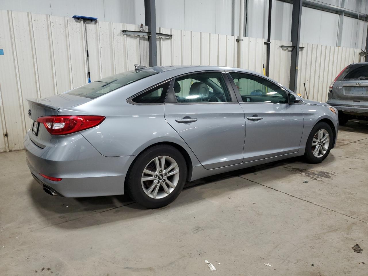 2016 Hyundai Sonata - Image 3