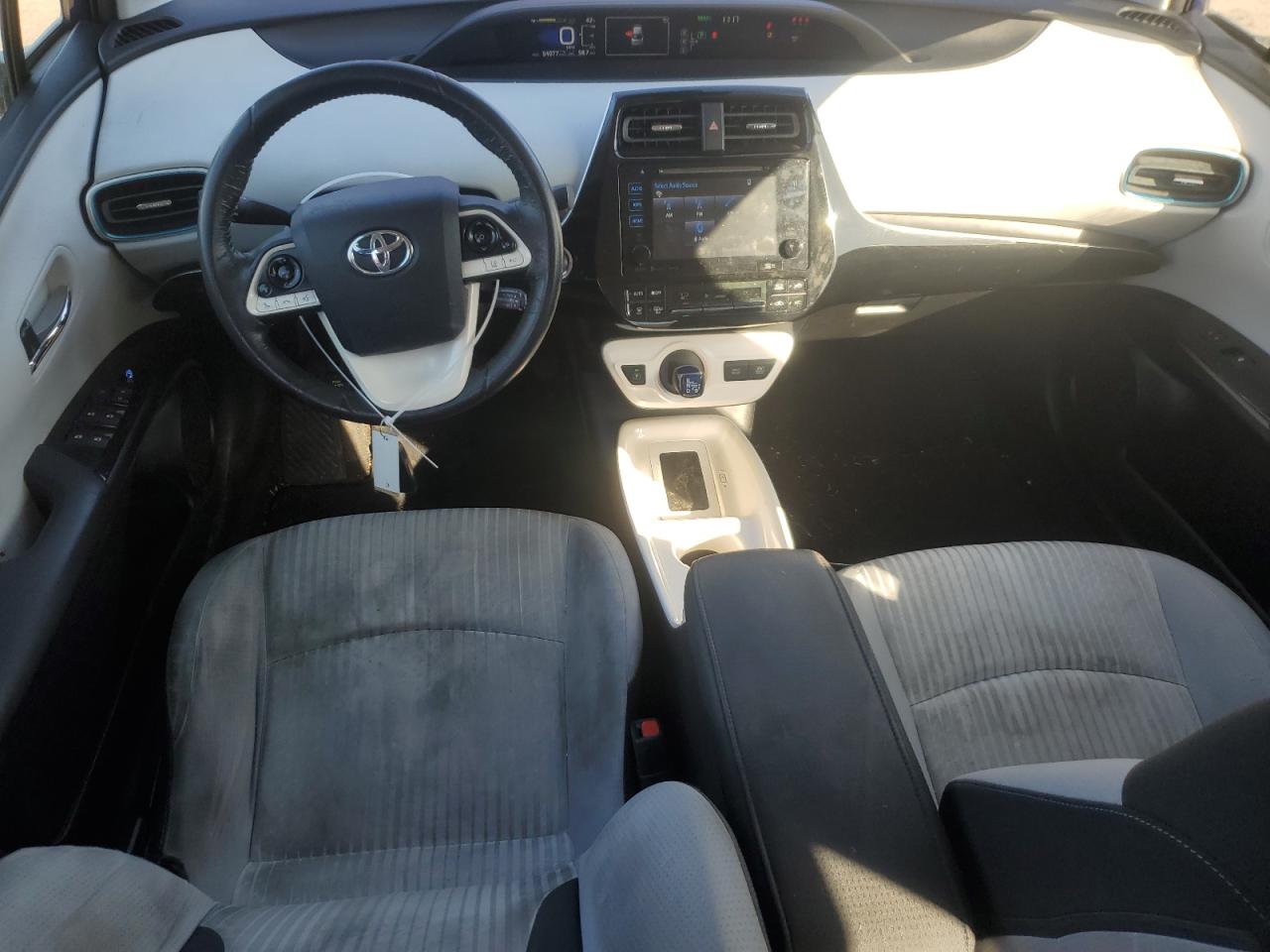 2017 Toyota Prius - Image 8