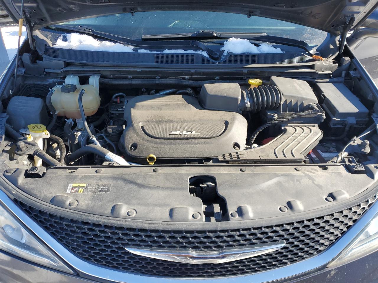 2017 Chrysler Pacifica - Image 12