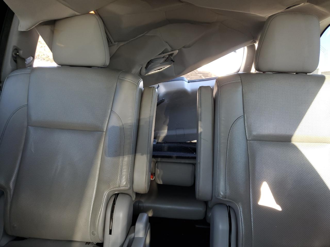 2015 Toyota Highlander - Image 10