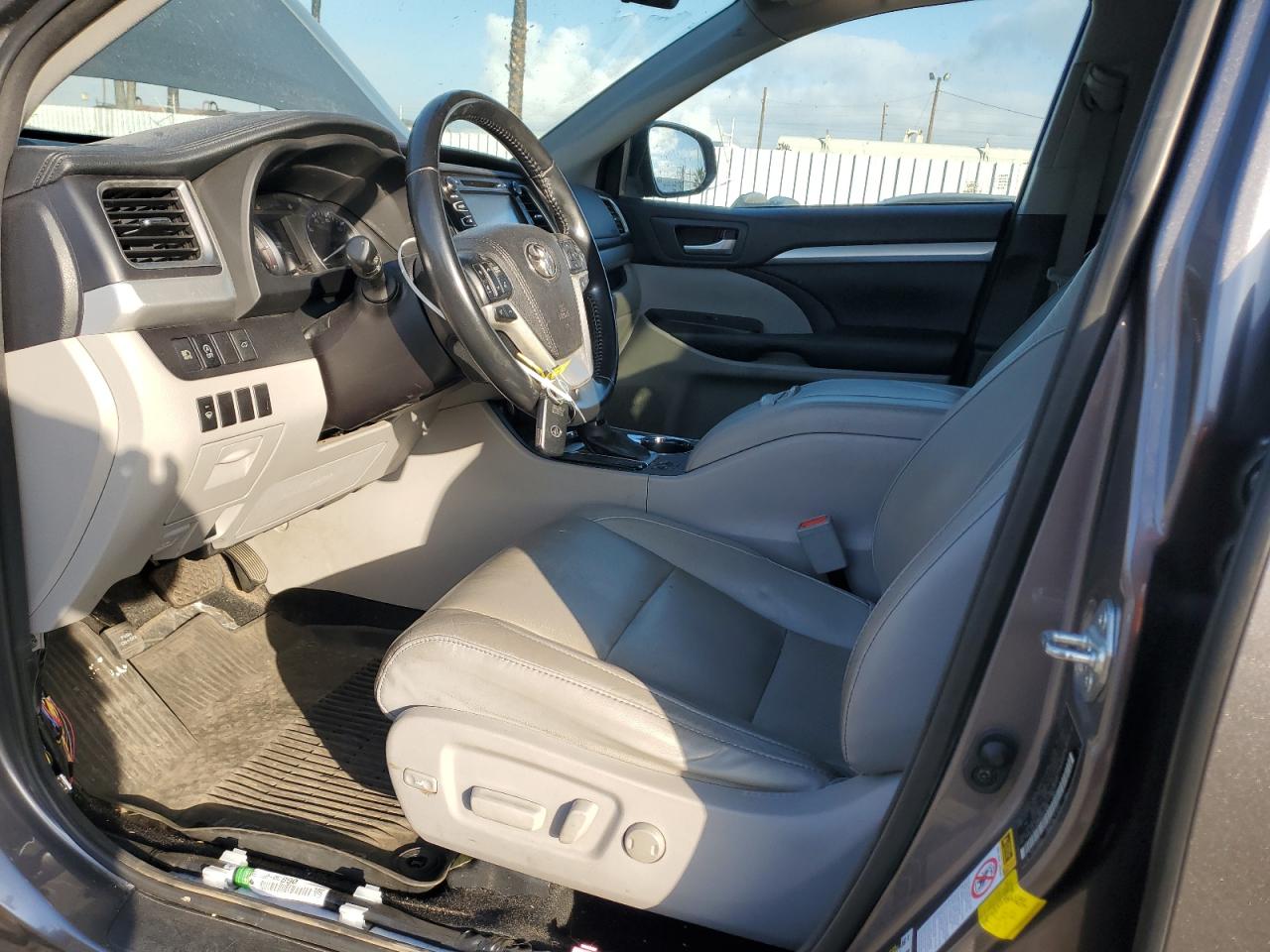 2017 Toyota Highlander - Image 7