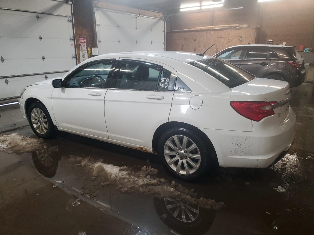 2013 Chrysler 200 - Image 2