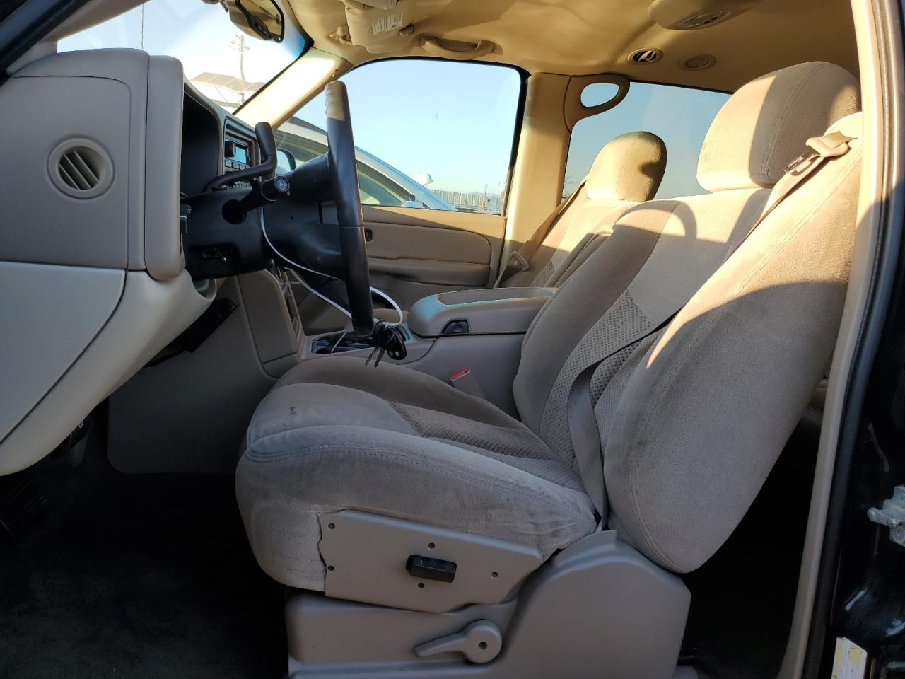 2004 Chevrolet Suburban - Image 7