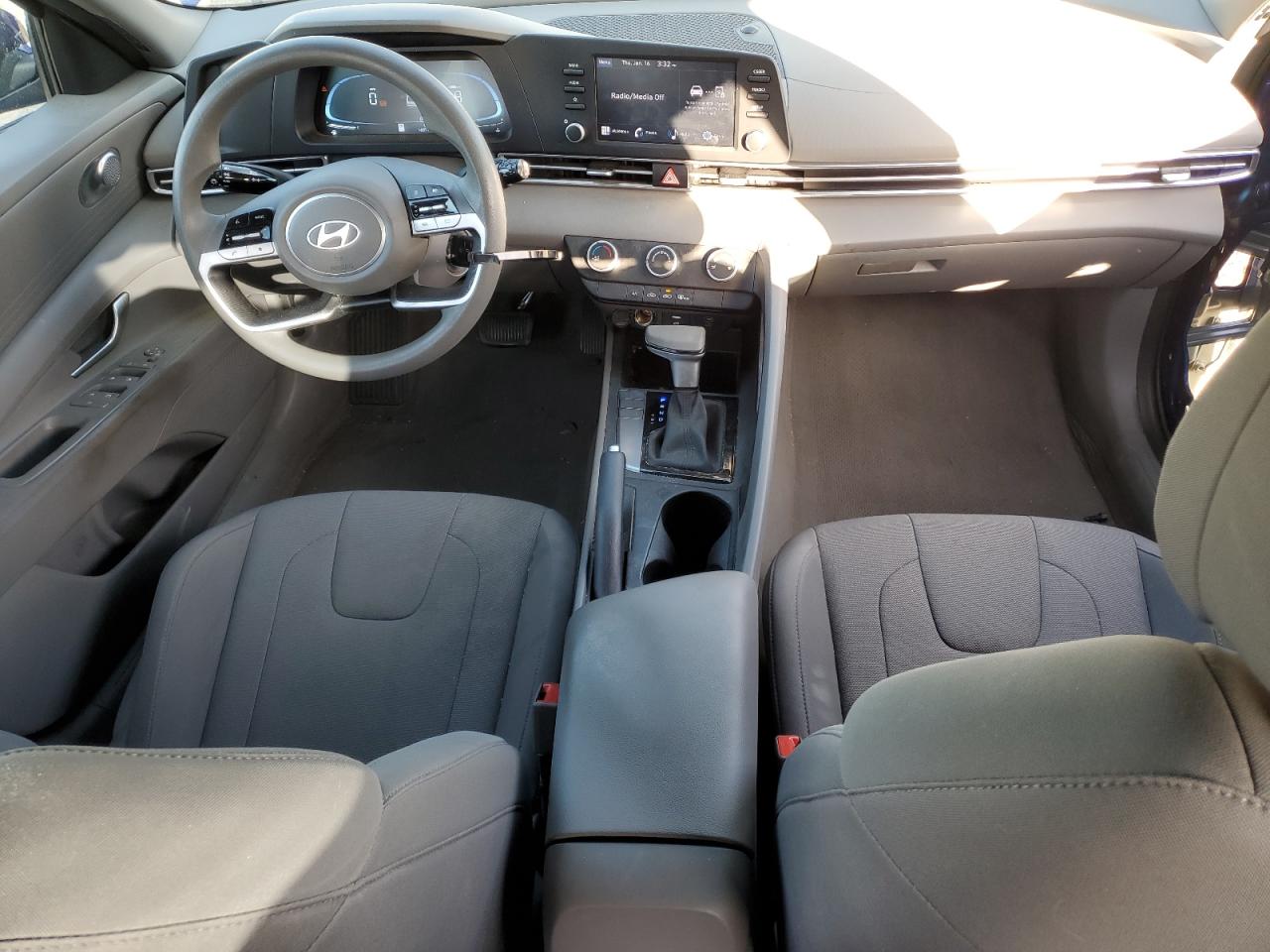 2024 Hyundai Elantra - Image 8