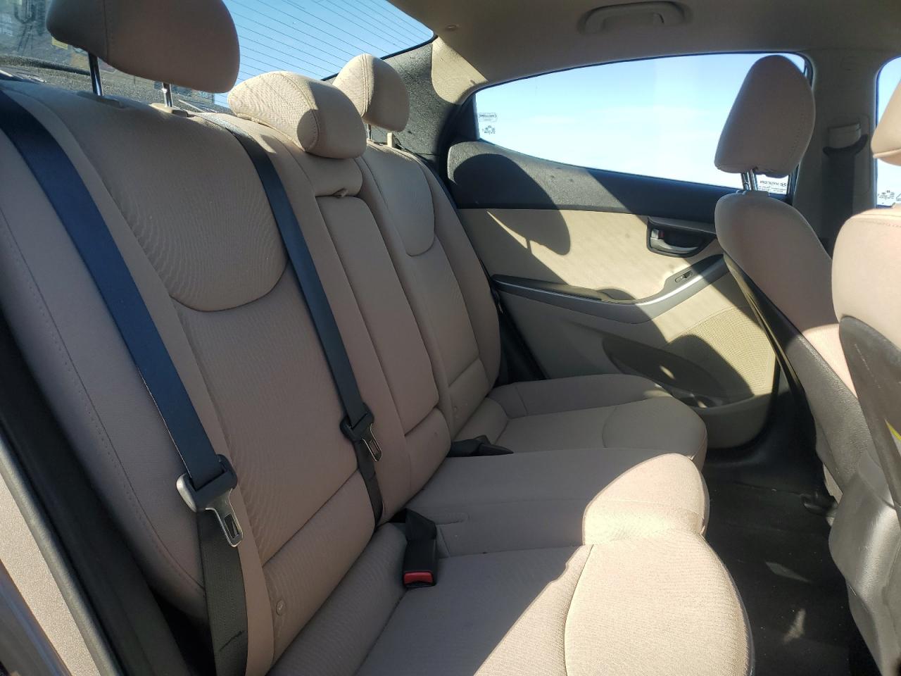 2016 Hyundai Elantra - Image 10
