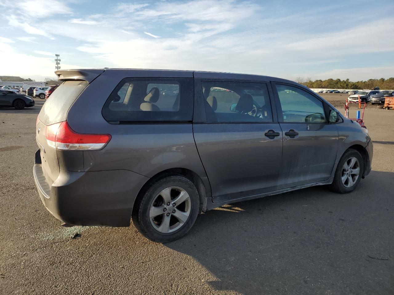 2014 Toyota Sienna - Image 3