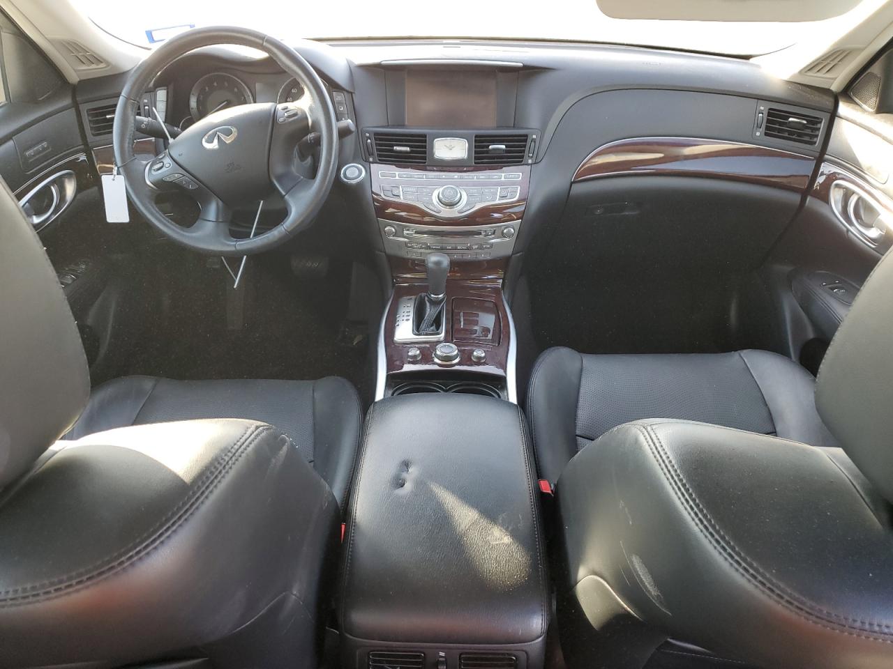 2016 Infiniti Q70 - Image 8