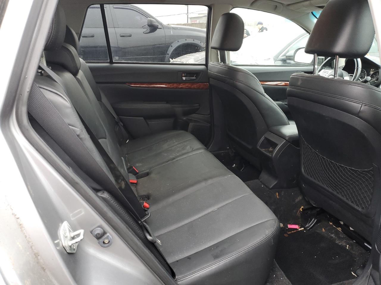 2011 Subaru Outback - Image 11