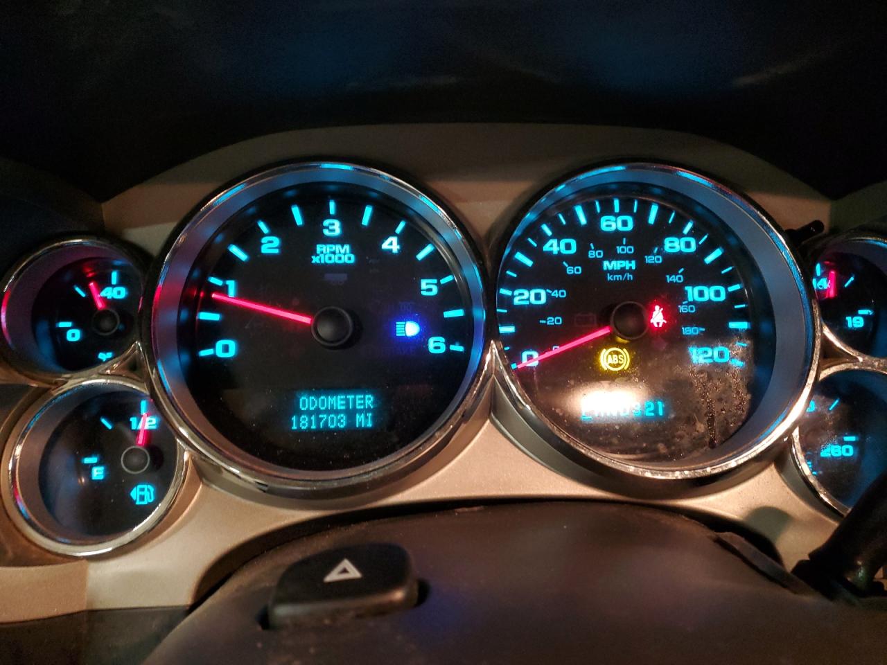 2007 Chevrolet Silverado - Image 9