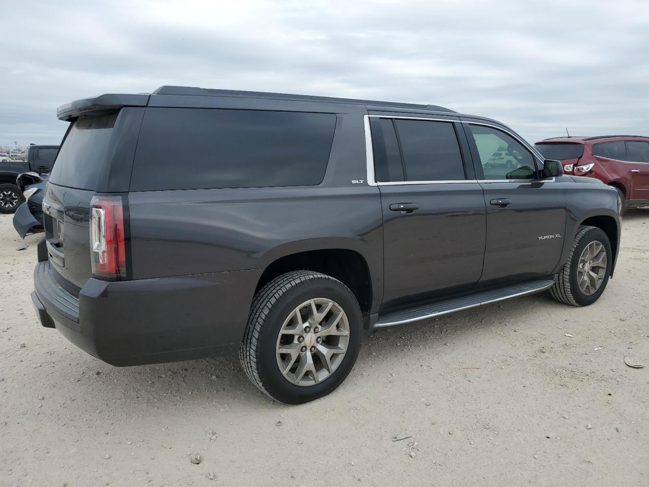 2016 GMC Yukon - Image 3