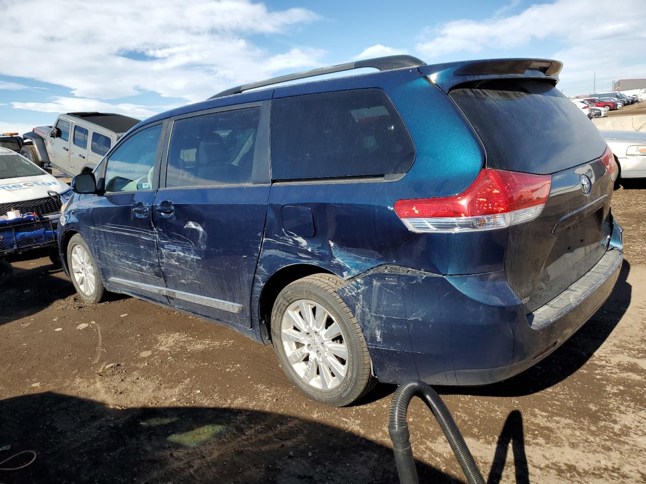 2011 Toyota Sienna - Image 2
