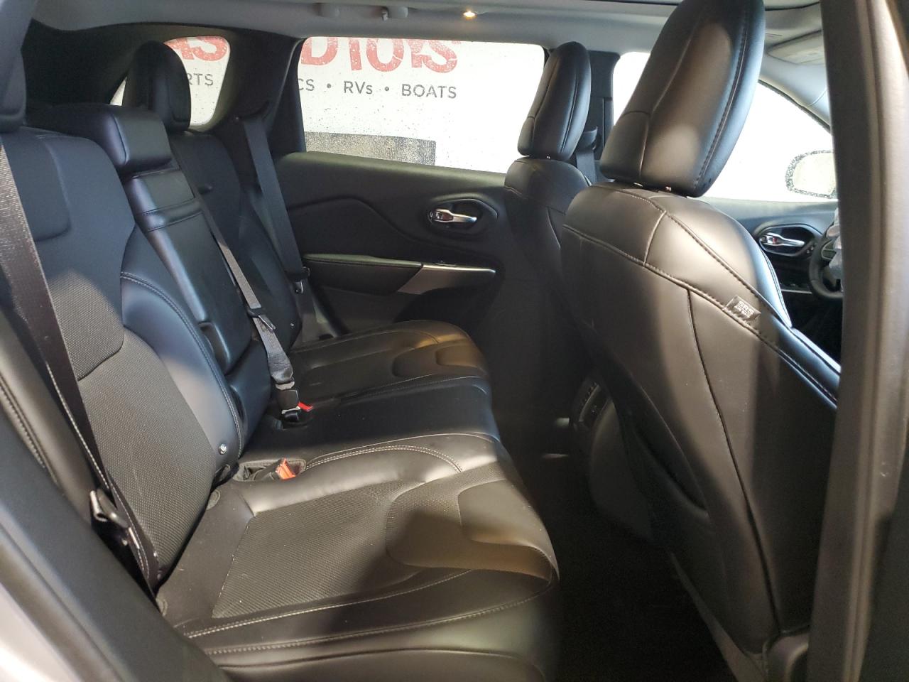 2019 Jeep Grand Cherokee - Image 11