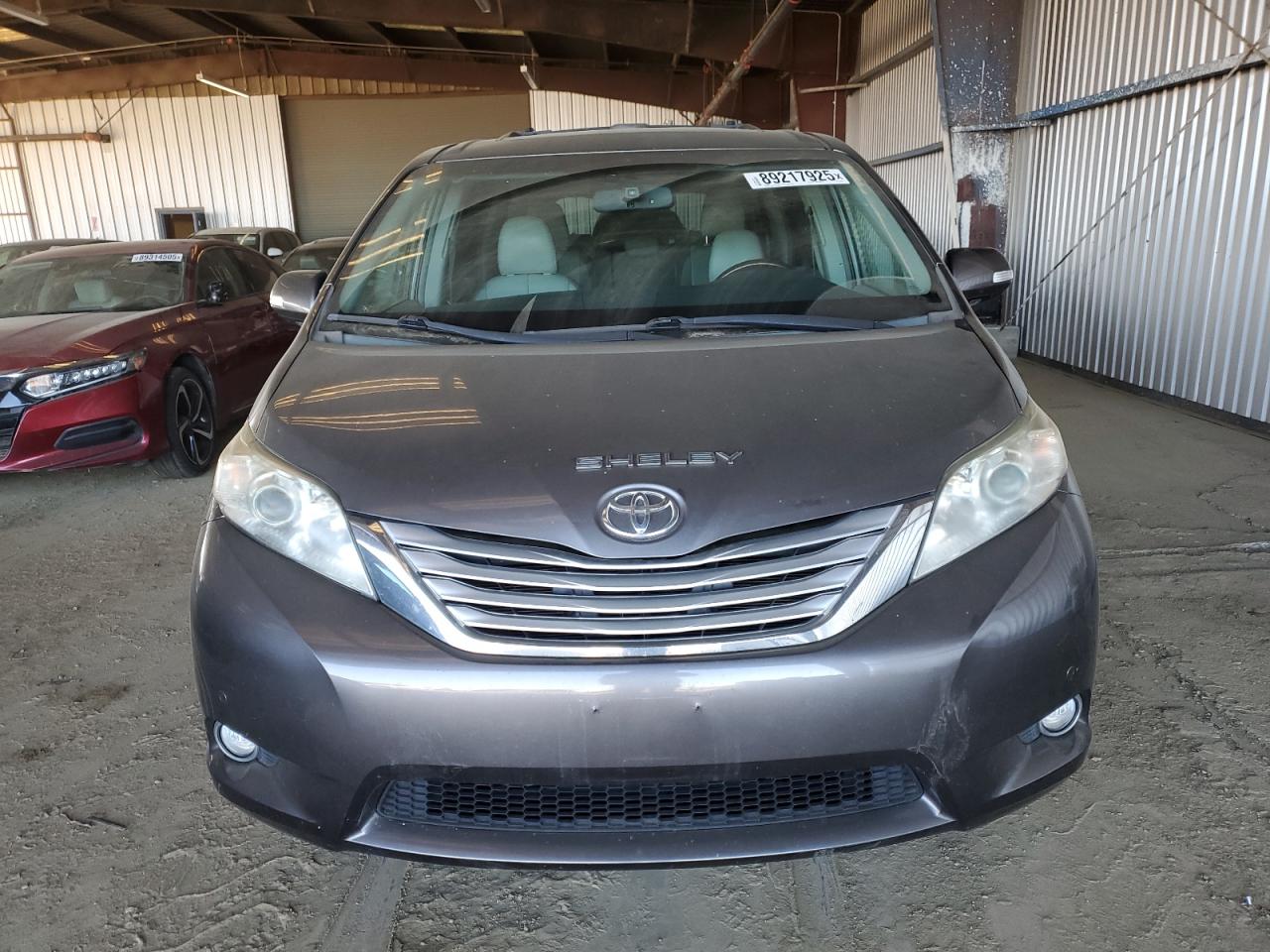 2013 Toyota Sienna - Image 5