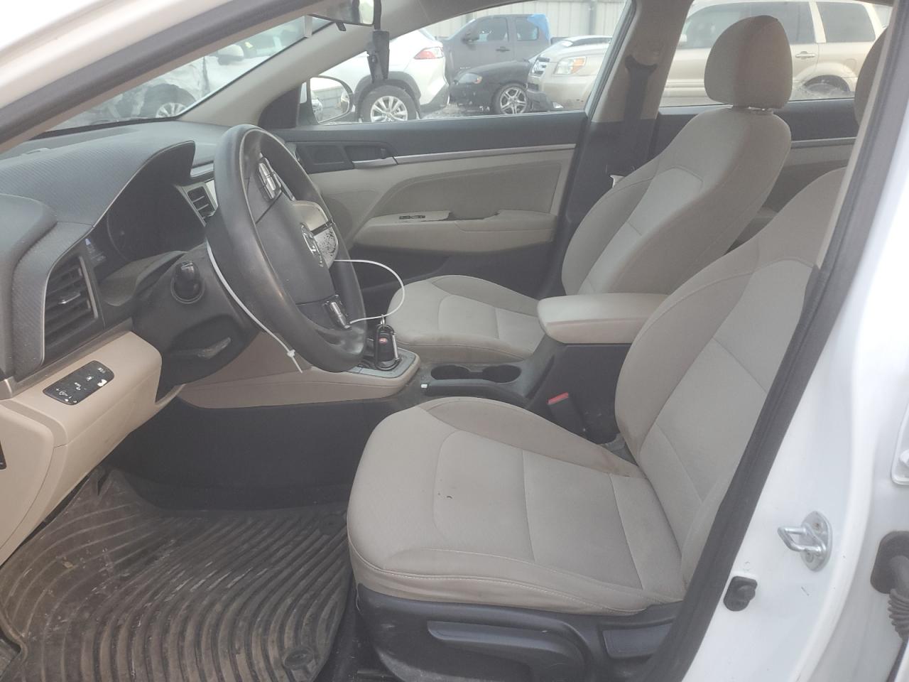 2019 Hyundai Elantra - Image 7