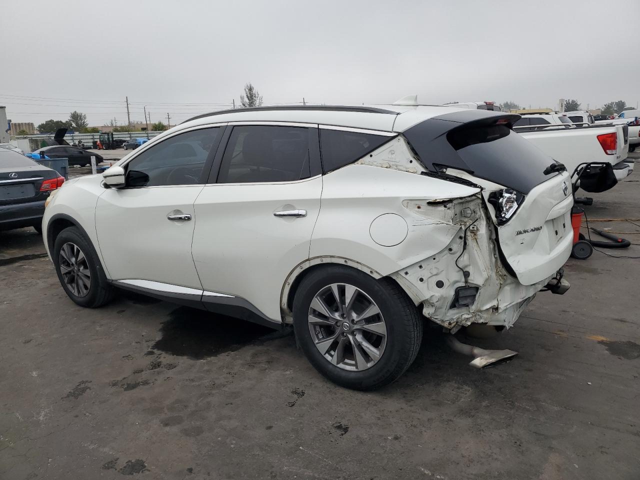 2017 Nissan Murano - Image 2