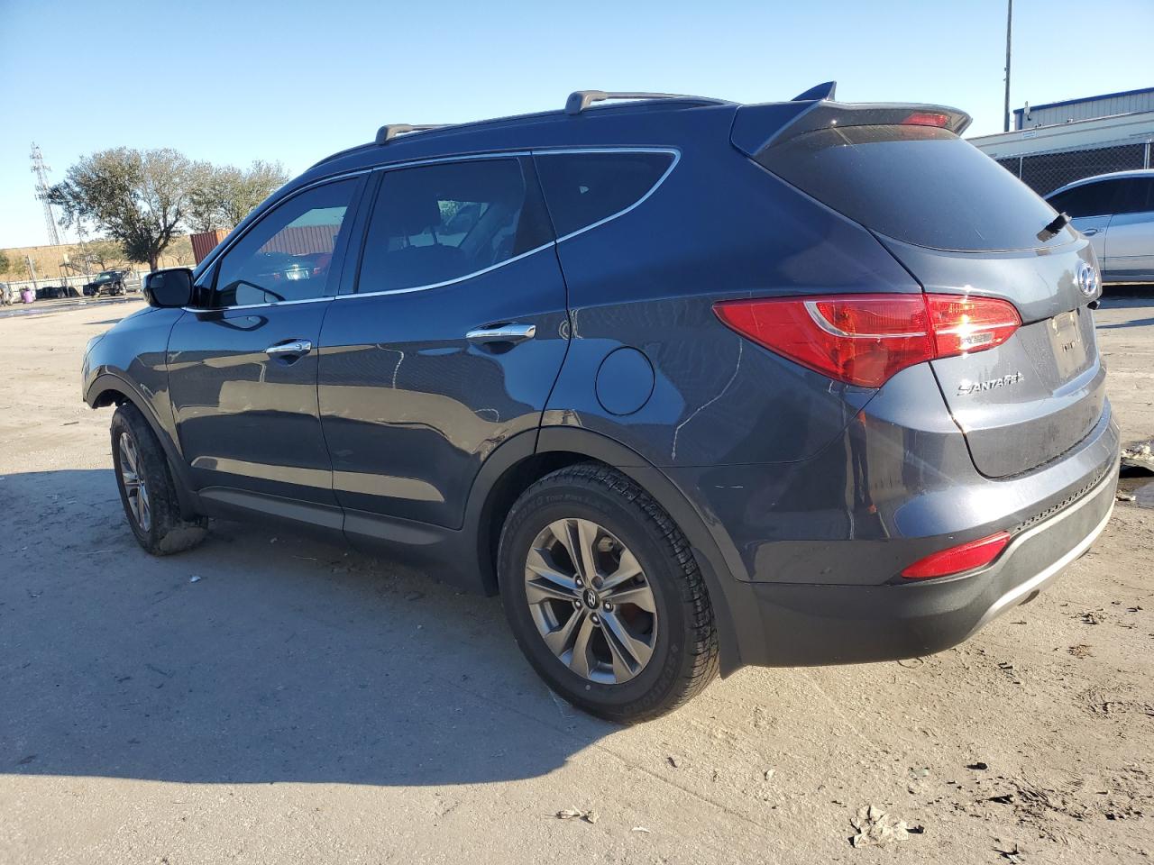 2016 Hyundai Santa Fe - Image 2
