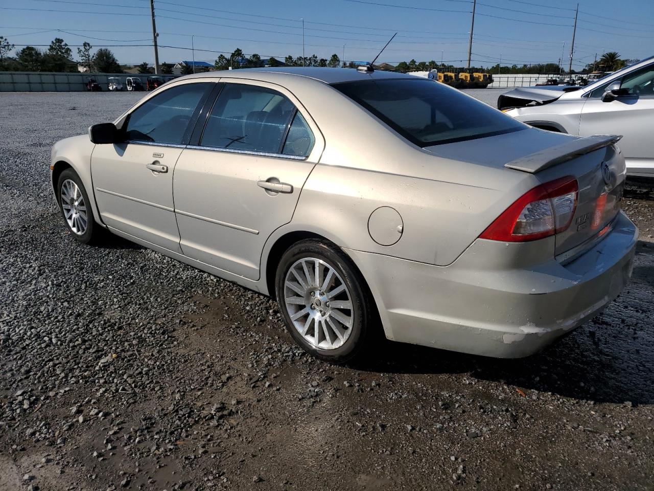 2009 Mercury Milan - Image 2