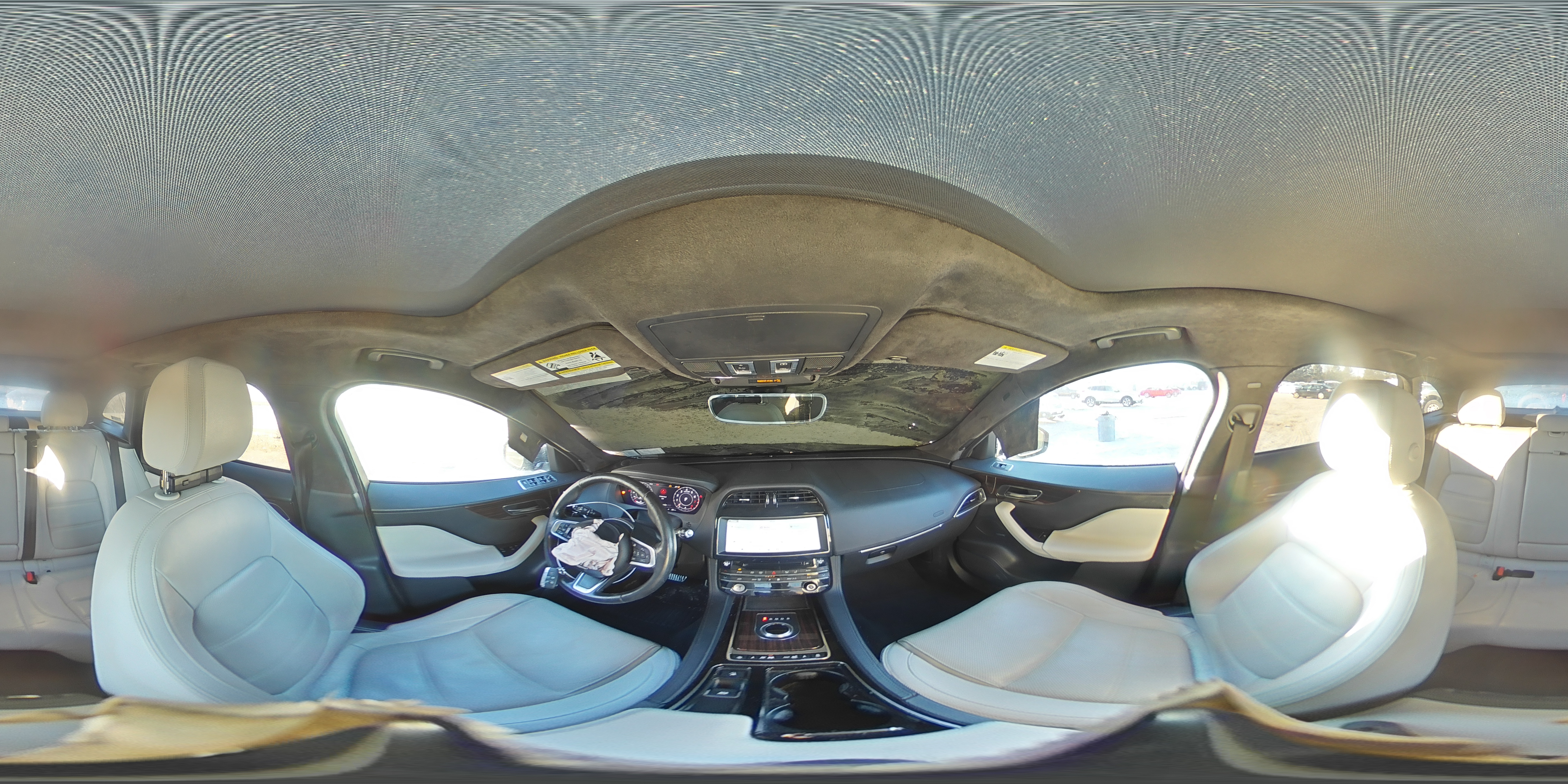 2019 Jaguar F-Pace - Image 14